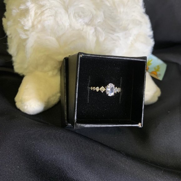 Silver Toned Ring with Oval Clear Stones With Eight Smaller Stones - Picture 4 of 12